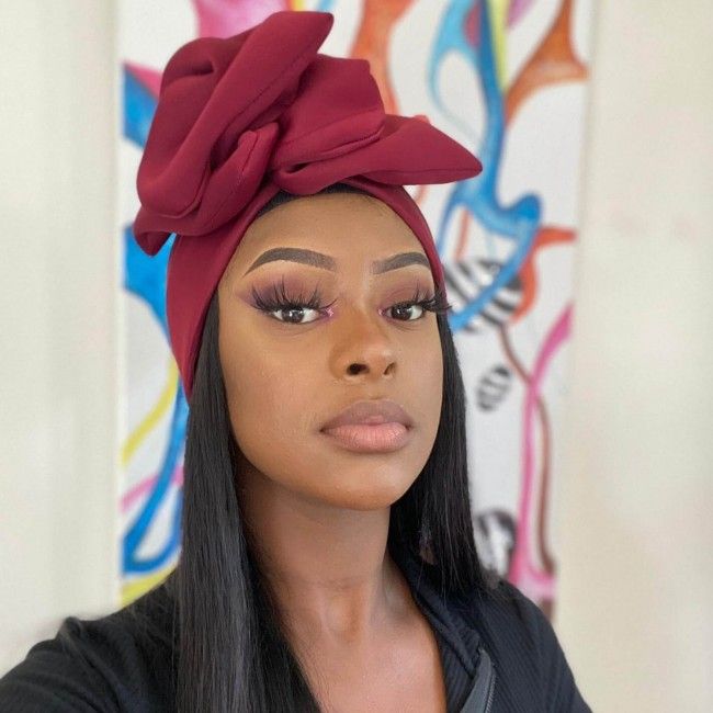 Izzy Coiffe- Aya prêt à poser